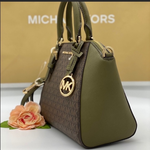 MICHAEL KORS CIARA MD MESSENGER DUFFLE Multi - Picture 6 of 11